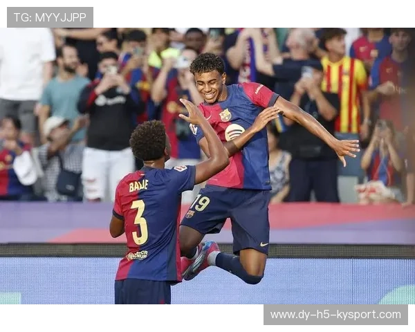 巴萨中场球员远射建功，弧顶世界波成热门回放